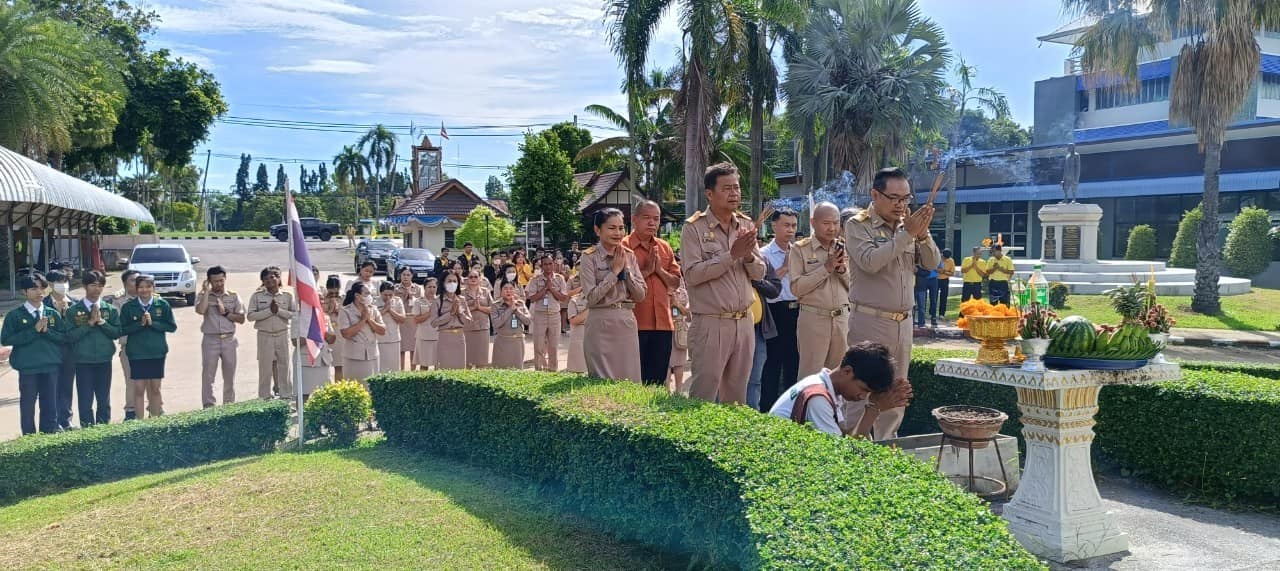 คณะผู้บริหาร คณะครู และบุคลากรทางการศึกษา วิทยาลัยเกษตรและเทคโนโลยีบุรีรัมย์ ร่วมต้อนรับแสดงความยินดี เนื่องในโอกาสย้ายมาดำรงตำแหน่ง ท่านผู้อำนวยการ นายสิทธิชนม์ คำแปล และท่านรองผู้อำนวยการ นายธิติศักดิ์  สันดี